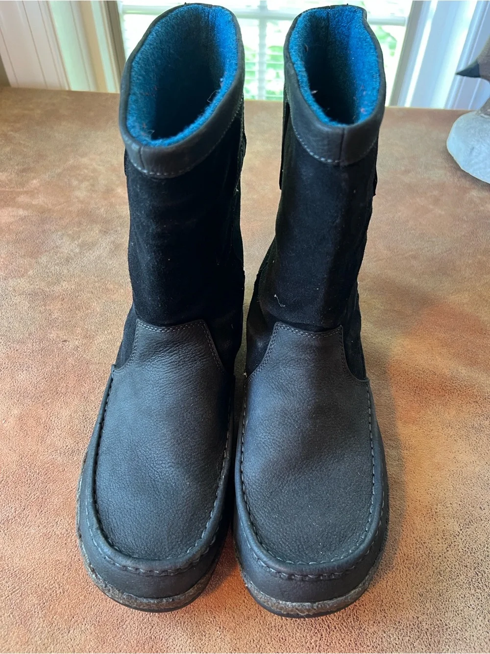 OluKai Kohana Men's Black Suede & Leather Boots with Blue Lining. Size 10